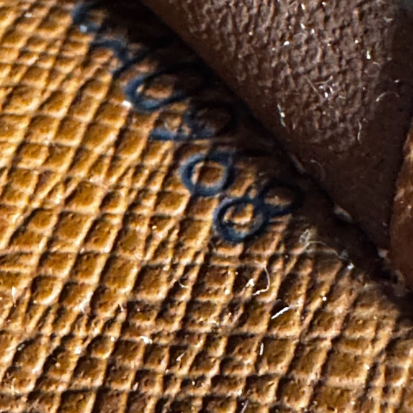 - Louis Vuitton Monogram Porte Monnaie
Zippy Long Wallet/Preloved 1998 - Picture 17 of 17